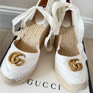 Gucci Cream Espadrille Flats with Gold Logo